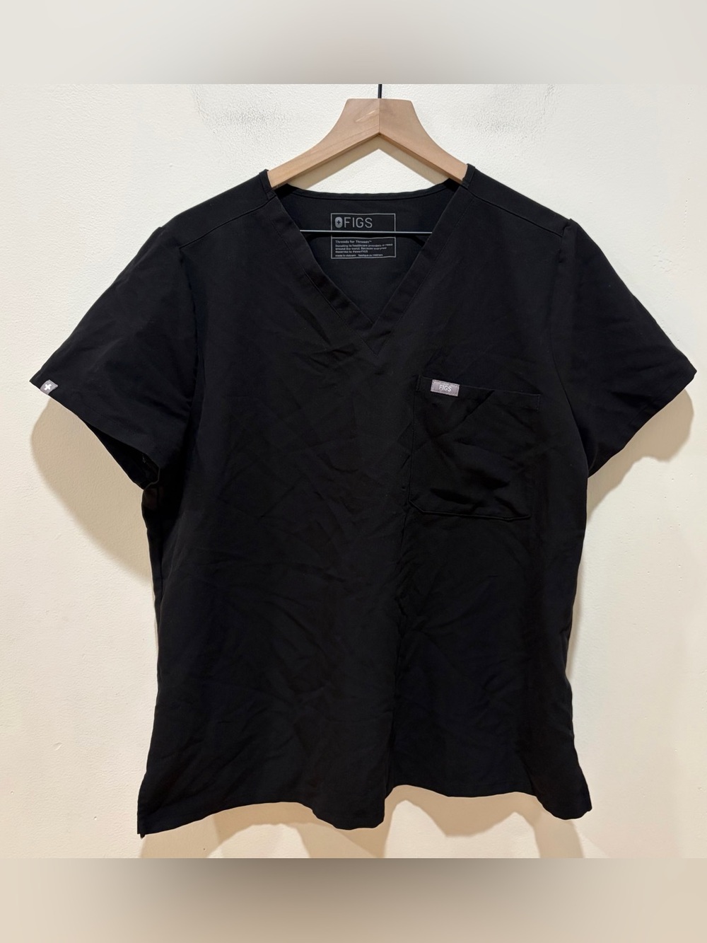Figs Technical Collection Catarina 1 Pocket V-Neck Scrubs Black Shirt - Size XL
